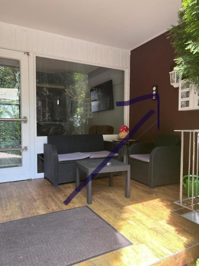 Schlüsseltresore rechts neben der Eingangstür